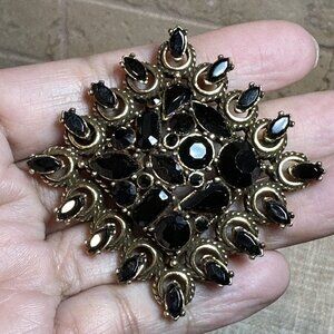 VTG Hollycraft Brooch‎ Pin 1 5/8" Gold Plated Black Rhinestones Signed MCM USA